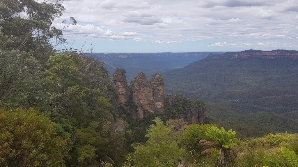 3 Sisters Blue Mountains Cottage | 30 Echo Point Rd, Katoomba NSW 2780, Australia