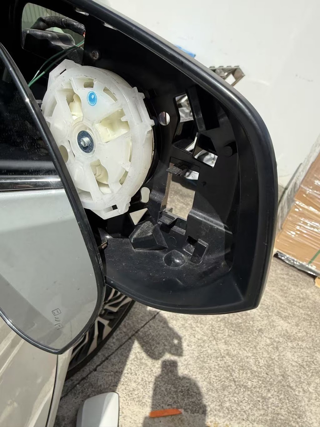 Car Mirror Specialist | 1B Bellfrog St, Greenacre NSW 2190, Australia | Phone: 0494 689 213
