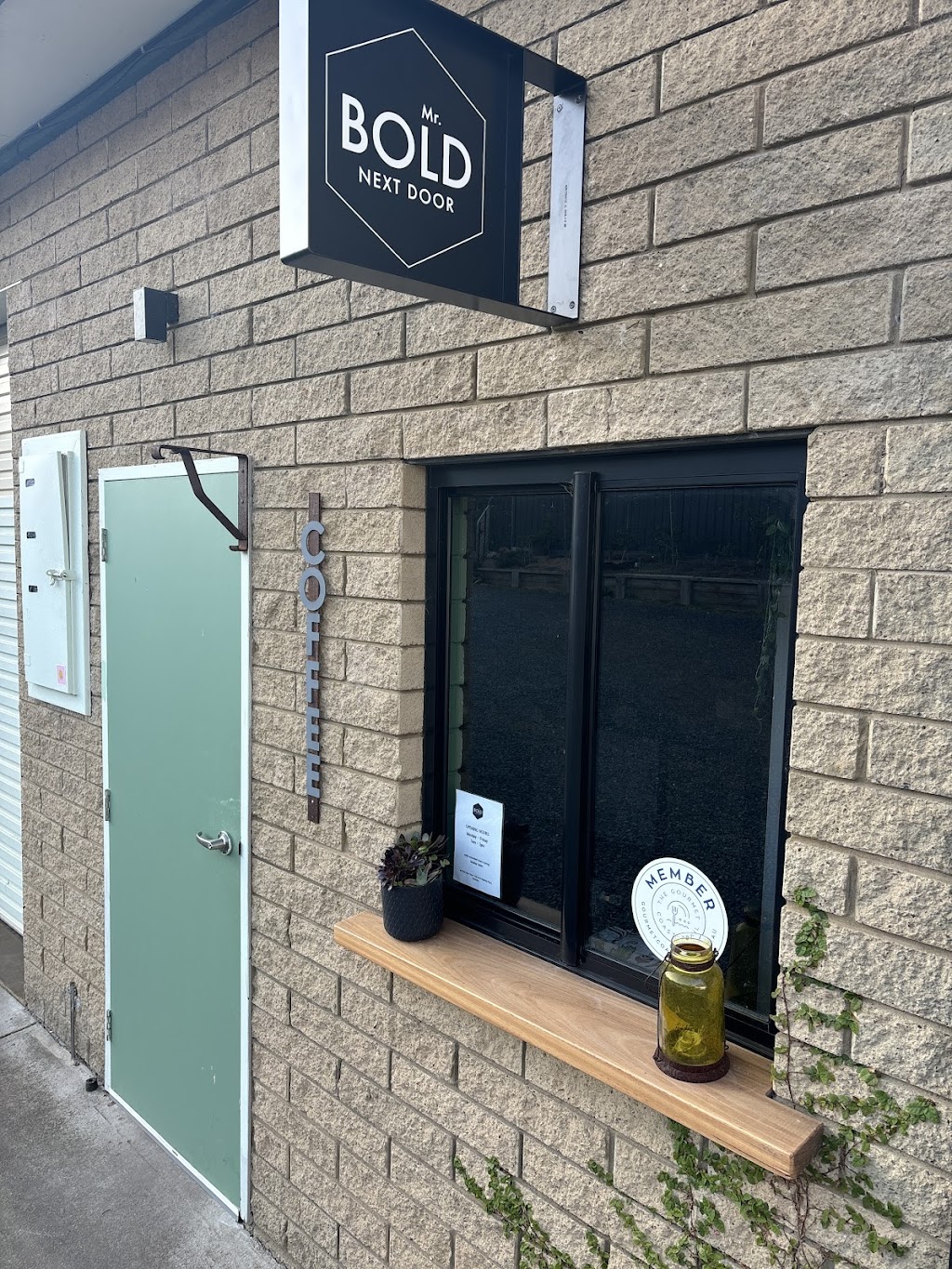 Mr Bold Next Door | Unit 1A/4 Hopkins Pl, Narooma NSW 2546, Australia | Phone: 0437 279 839