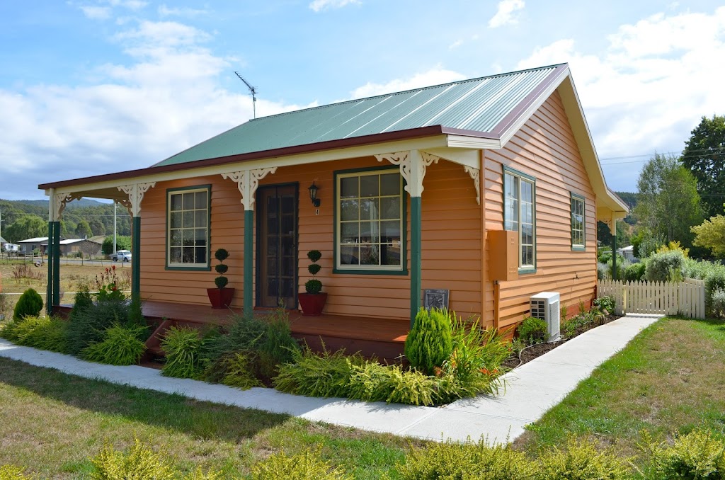 Grand Ole Topiary Cottage Accommodation. | 2/4 Leake St, Railton TAS 7305, Australia | Phone: (03) 6426 3150