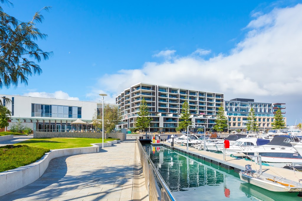 Marina Edge Oceanfront Apartments | 9 Coromandel Approach, North Coogee WA 6163, Australia | Phone: (08) 9321 5922