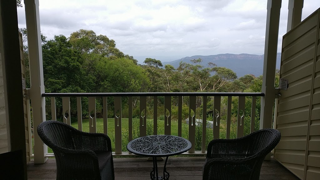 Moments Mountain Retreat | lodging | 86 Fletcher St, Wentworth Falls NSW 2782, Australia | 0247574455 OR +61 2 4757 4455