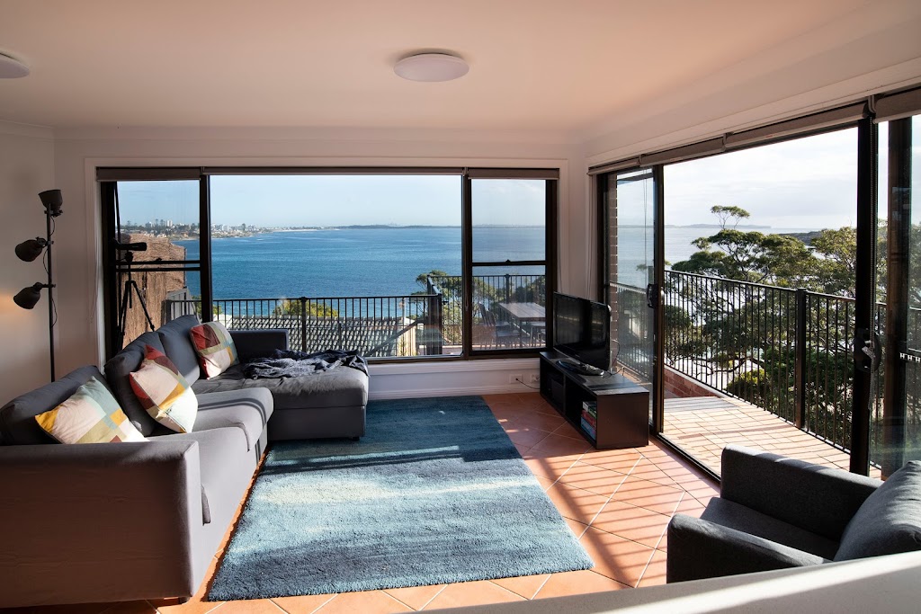 Jibbon View Beach House | lodging | 6 Loftus St, Bundeena NSW 2230, Australia | 0413304889 OR +61 413 304 889