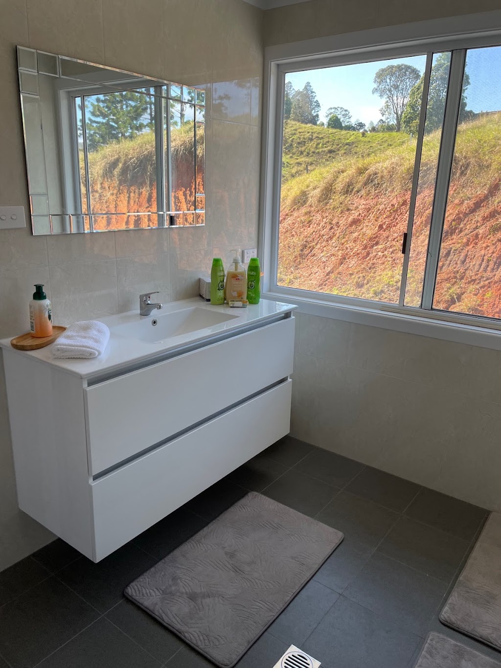 Uki Hillside Retreat | 1279 Kyogle Rd, Uki NSW 2484, Australia | Phone: 0427 493 256