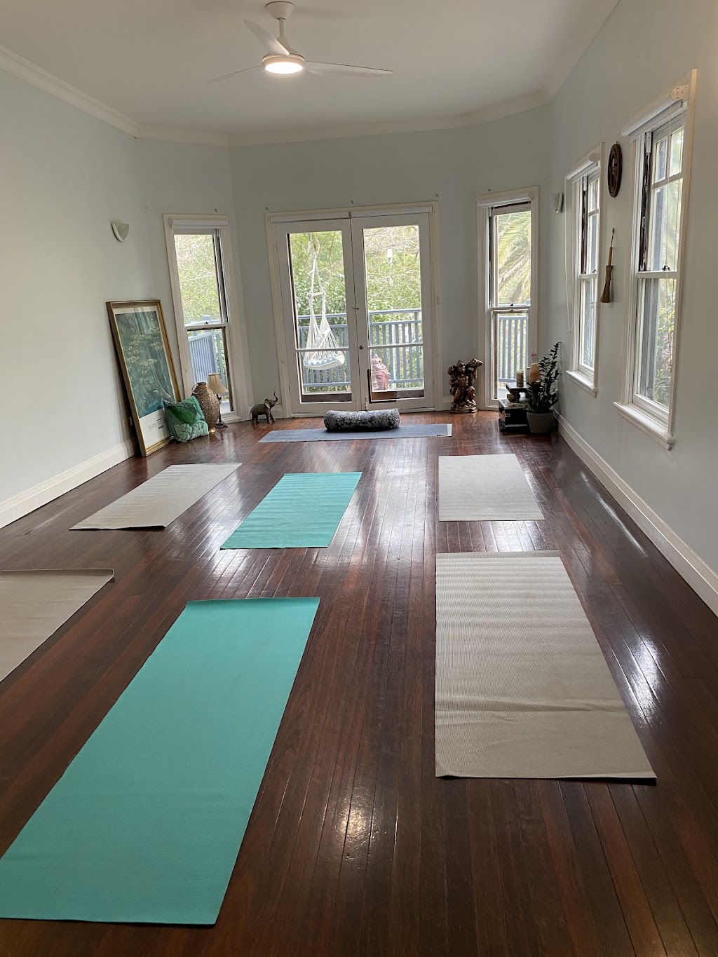 Austinmer Beach House Yoga | 1/15 The Grove, Austinmer NSW 2515, Australia | Phone: 0409 618 444