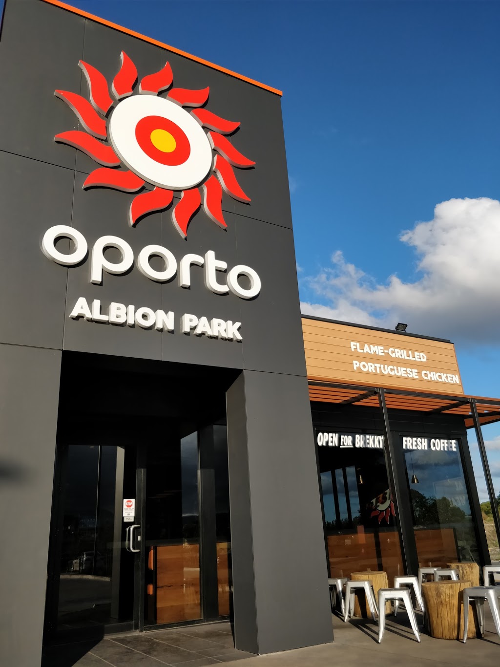 Oporto - Albion Park | restaurant | 47 Princes Hwy, Albion Park NSW 2527, Australia | 0242579633 OR +61 2 4257 9633