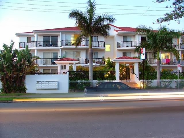 Shaz Maisons Holiday Apartments | 17 Surf St, Mermaid Beach QLD 4218, Australia | Phone: (07) 5572 6265