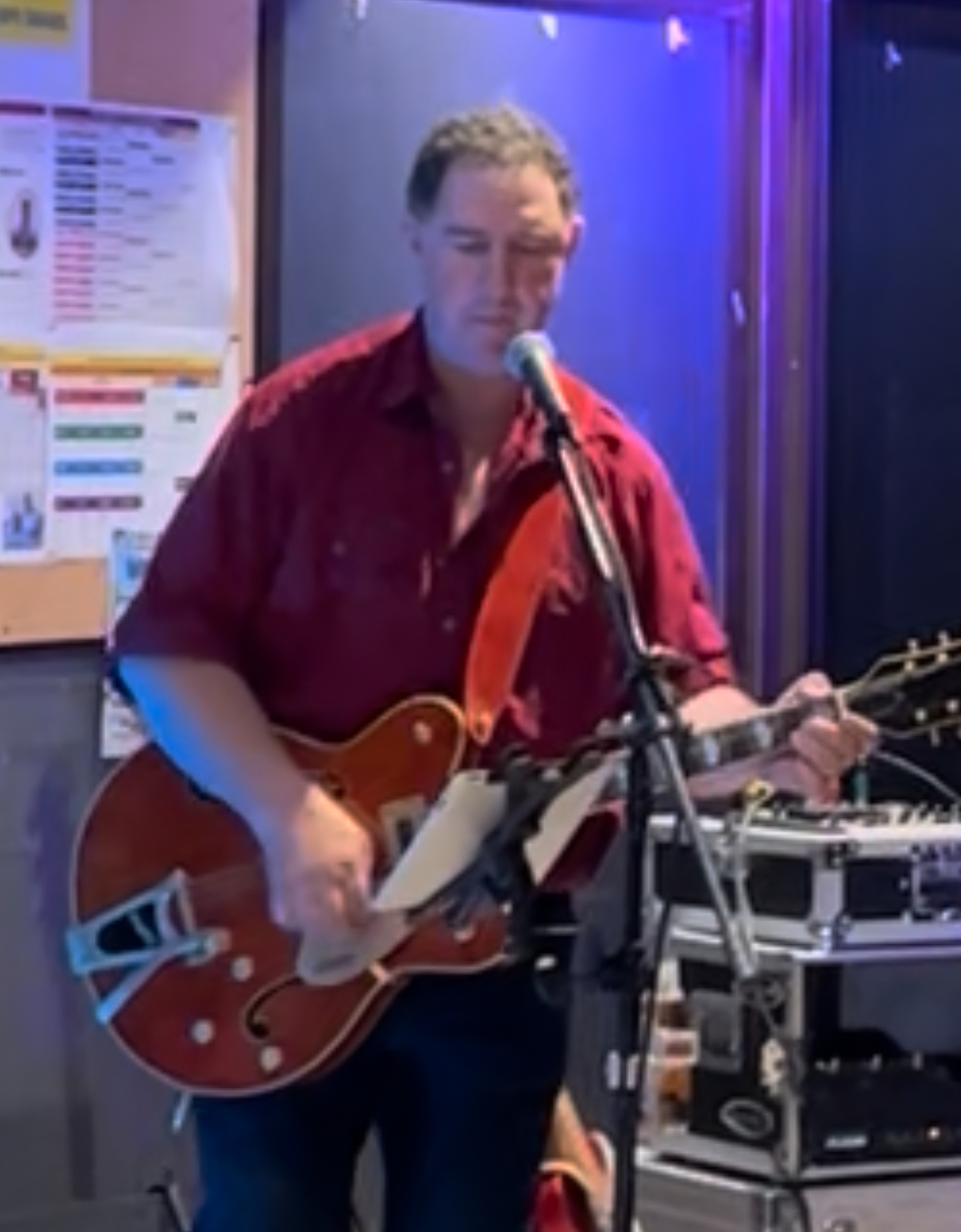 Rob Charlton solo live music | 69 Twickenham Dr, Dubbo NSW 2830, Australia | Phone: 0472 551 756