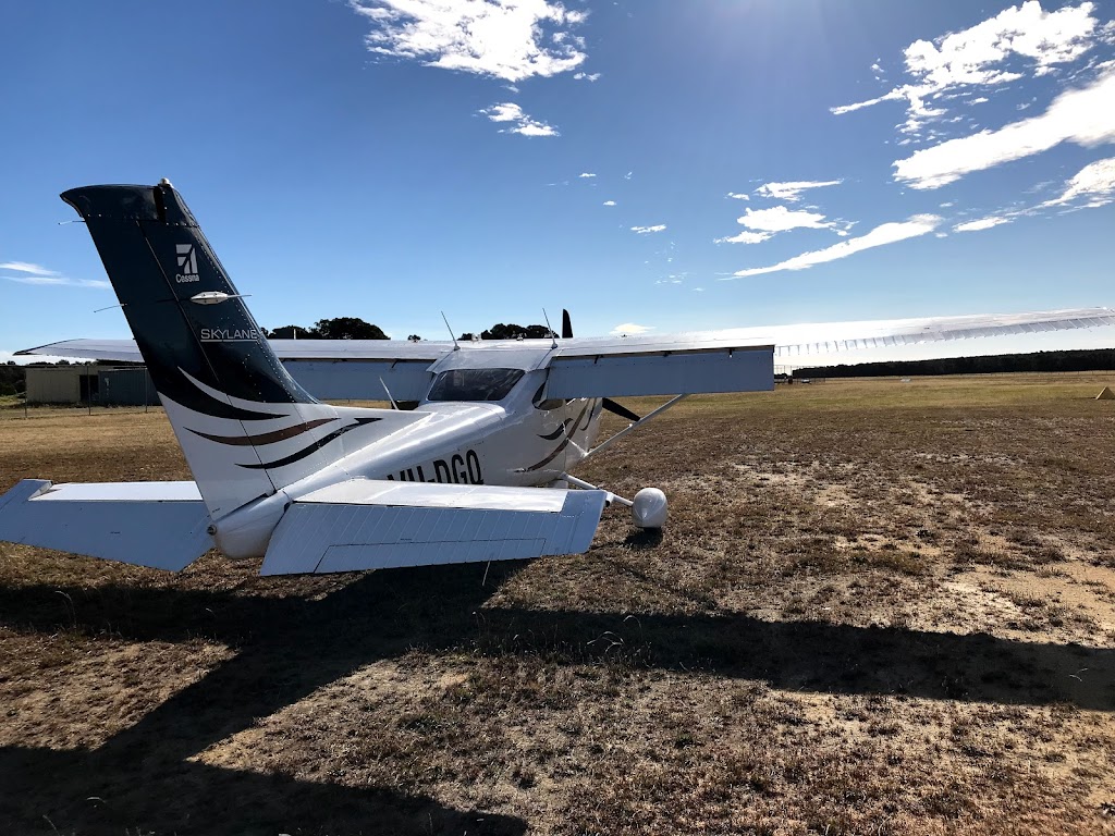 Flinders Island-Whitemark-Palana Airport | airport | 122 Palana Rd, Whitemark TAS 7255, Australia | 0363592144 OR +61 3 6359 2144