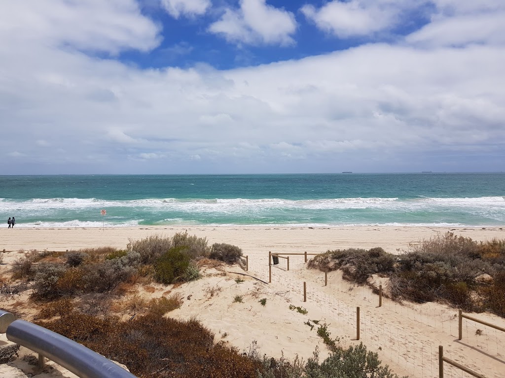 Plaka on the Beach | 1 The Esplanade, Scarborough WA 6019, Australia | Phone: (08) 9341 8518
