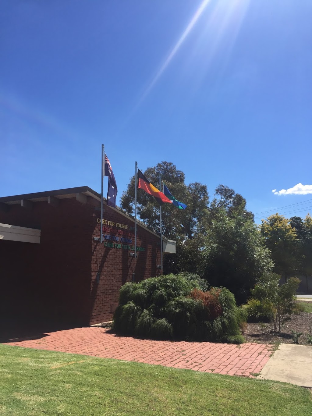 Gowrie Street Primary School | school | 1-19 Gowrie St, Shepparton VIC 3630, Australia | 0358213100 OR +61 3 5821 3100