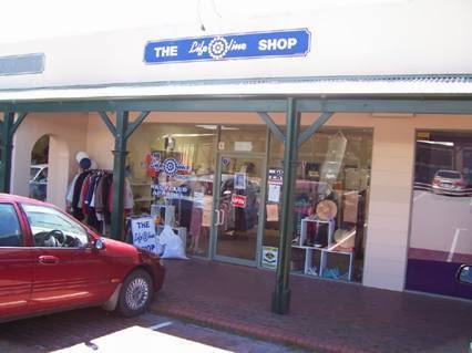 Lifeline Op Shop | clothing store | Shop 9/10 Village Walk, Drysdale VIC 3222, Australia | 0352532168 OR +61 3 5253 2168