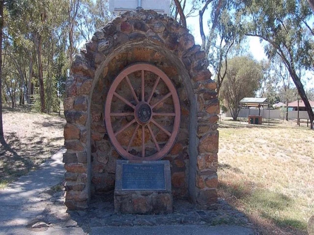 Jindera Pioneer Cairn | tourist attraction | Pioneer Park, Jindera NSW 2642, Australia | 0260362422 OR +61 2 6036 2422
