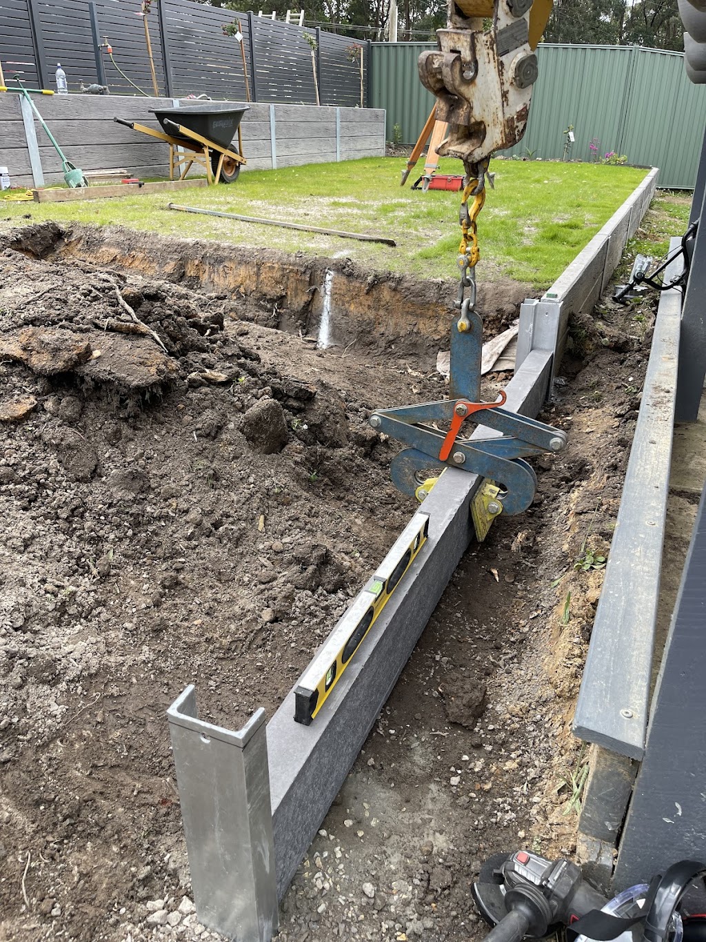 Level It Mini Digger Hire | 72 Braeside Dr, Launching Place VIC 3139, Australia | Phone: 0448 591 888