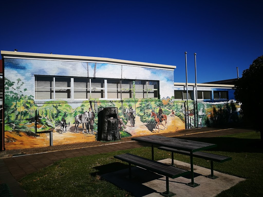 Tasmanias Outdoor Art Gallery | art gallery | Mural Park near 5 Pioneer Crescent, Sheffield TAS 7306, Australia | 0364911179 OR +61 3 6491 1179