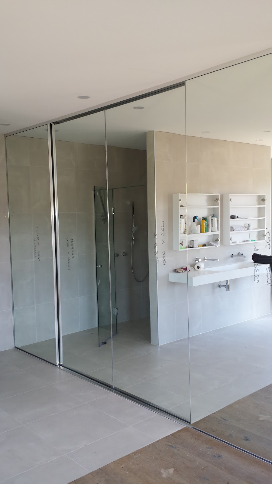 Gisborne Glass | 5 Newry Dr, New Gisborne VIC 3438, Australia | Phone: (03) 5428 3444