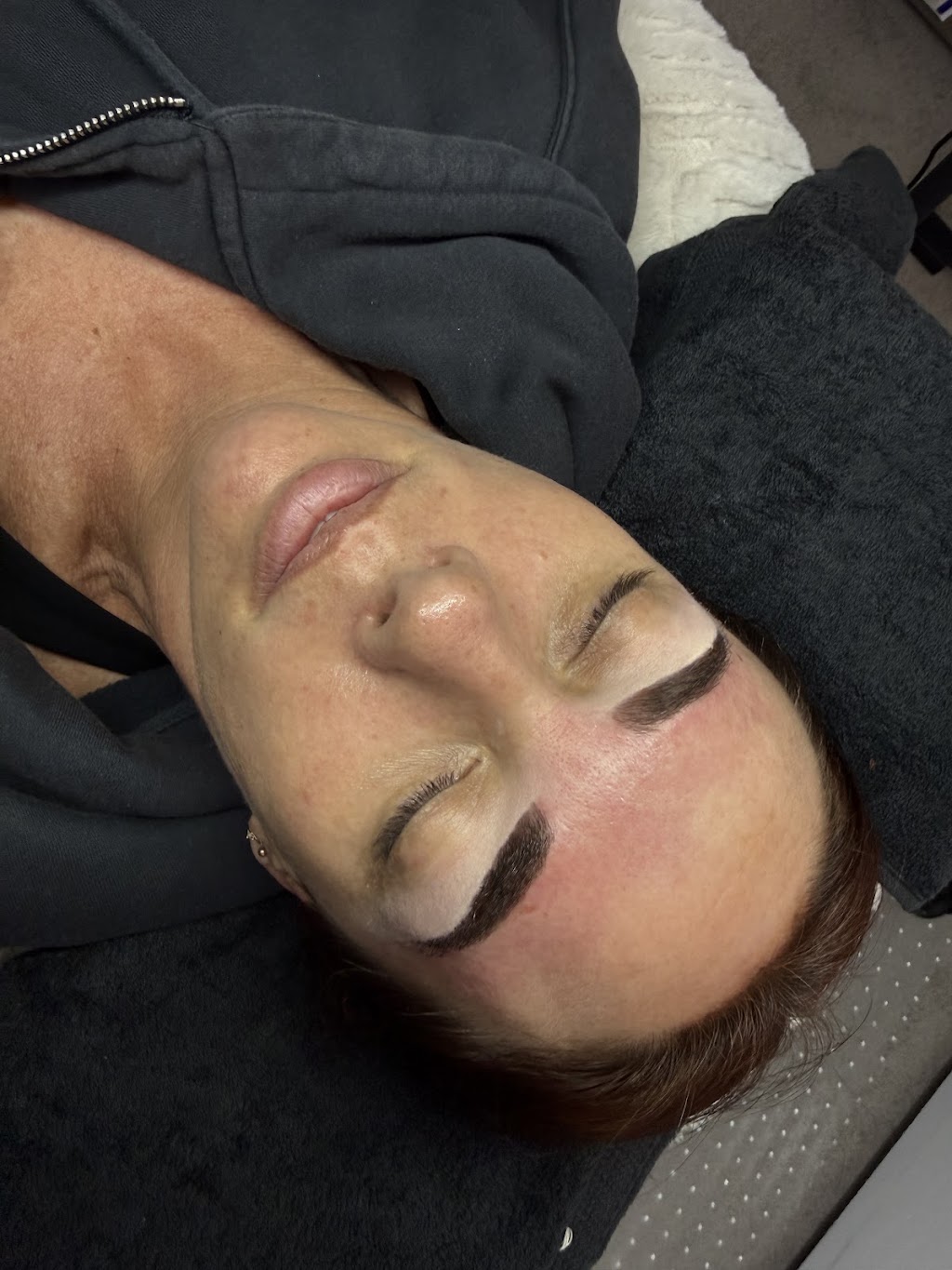Aura Brow And Lash | 12 Wolfgang Rd, Albion Park NSW 2527, Australia | Phone: 0401 784 402