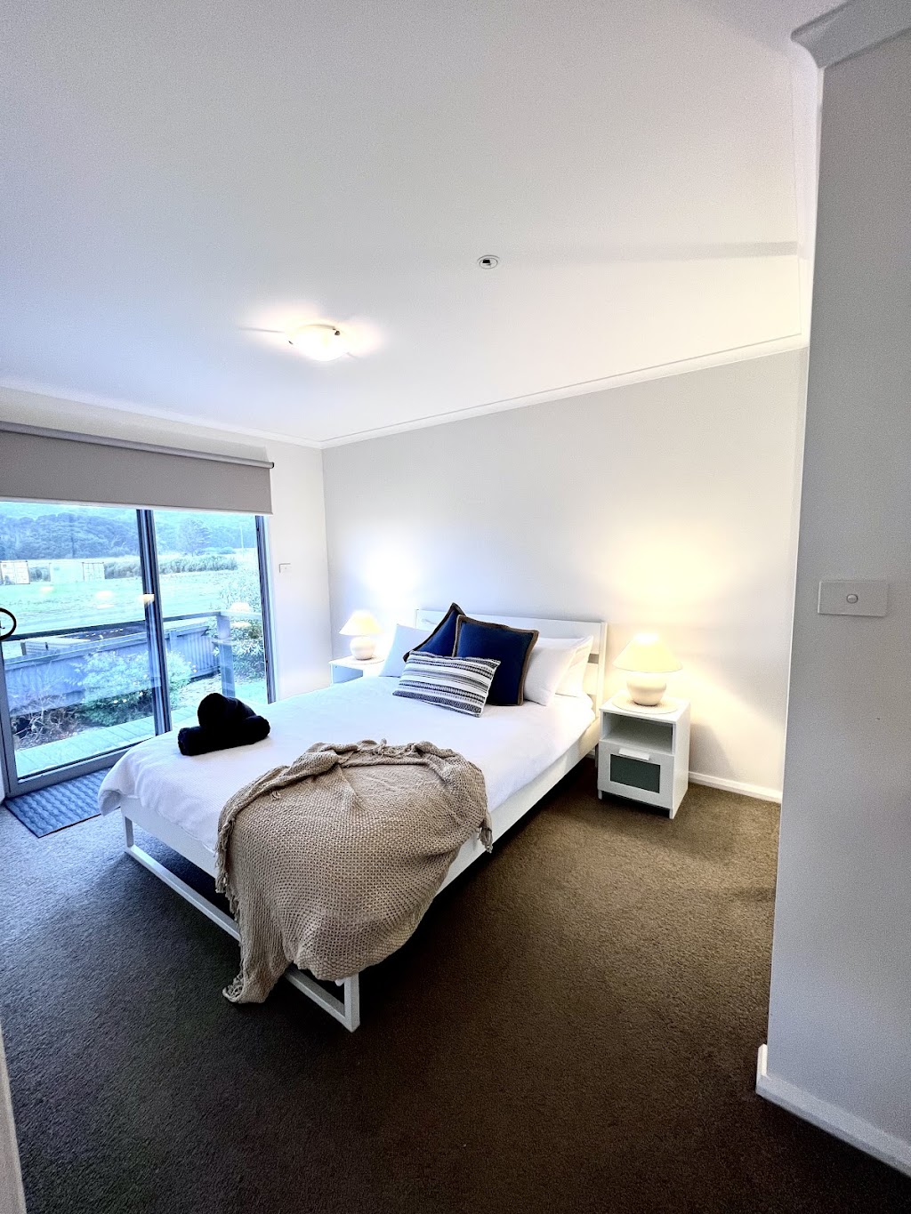 Bronzewing Villas | 105 The Esplanade, Naracoopa TAS 7256, Australia | Phone: 0482 694 004