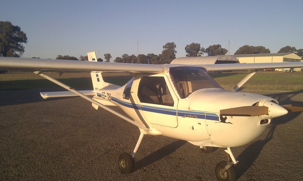 Cowra and District Aero Club | university | Cowra Airport, Cowra NSW 2794, Australia | 0403984019 OR +61 403 984 019