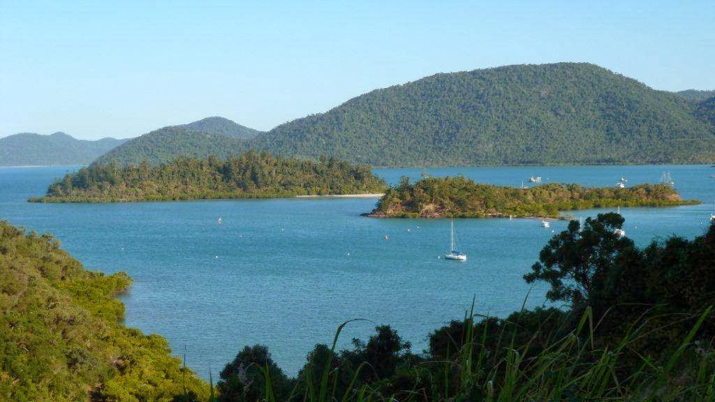 Baybliss Apartments | 12 Bay Terrace, Whitsunday QLD 4802, Australia | Phone: (07) 4946 9661