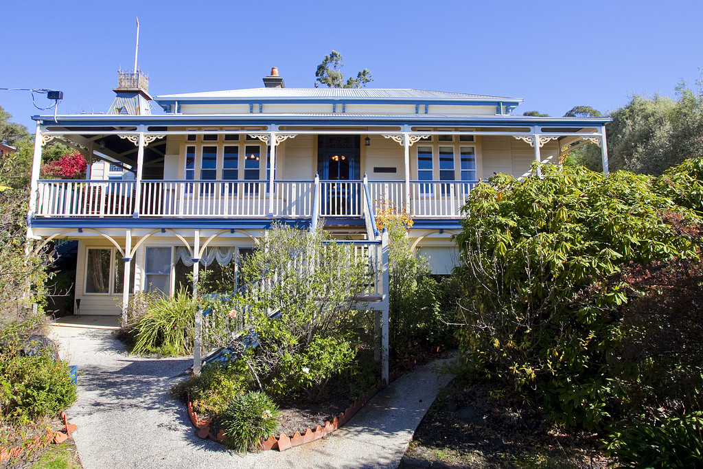 RAVENSWOOD Holiday Home Lorne | lodging | 70 Smith St, Lorne VIC 3232, Australia | 0352894233 OR +61 3 5289 4233
