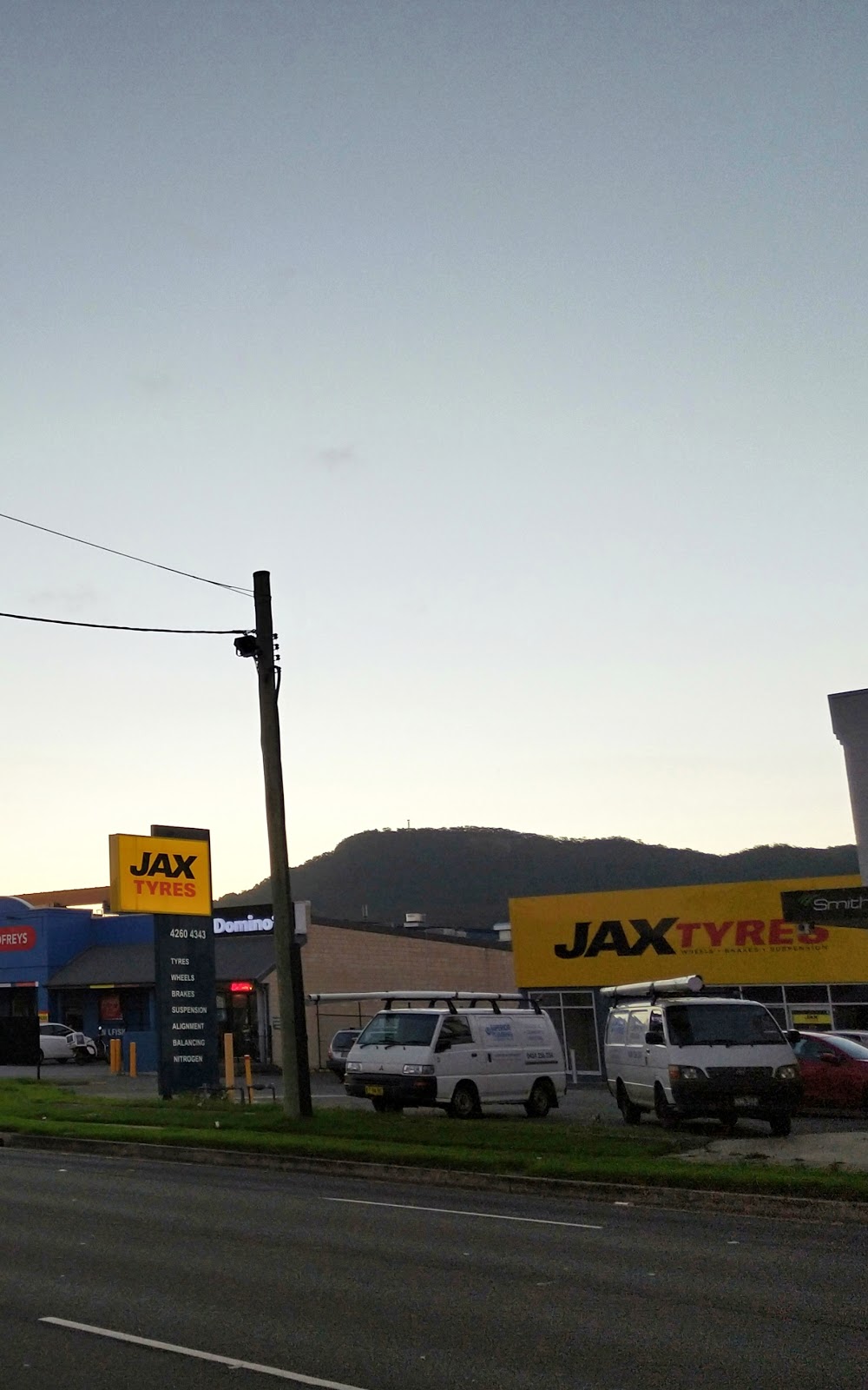 JAX Tyres Fairy Meadow | car repair | 487 Princes Hwy, Fairy Meadow NSW 2519, Australia | 0242604370 OR +61 2 4260 4370