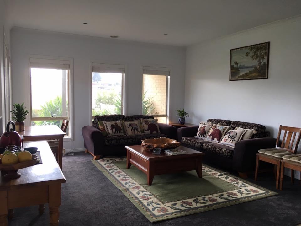 Sriwan Holistic & Integrative Therapeutic Massage | 77 Walker Dr, Drouin VIC 3818, Australia | Phone: 0439 404 185