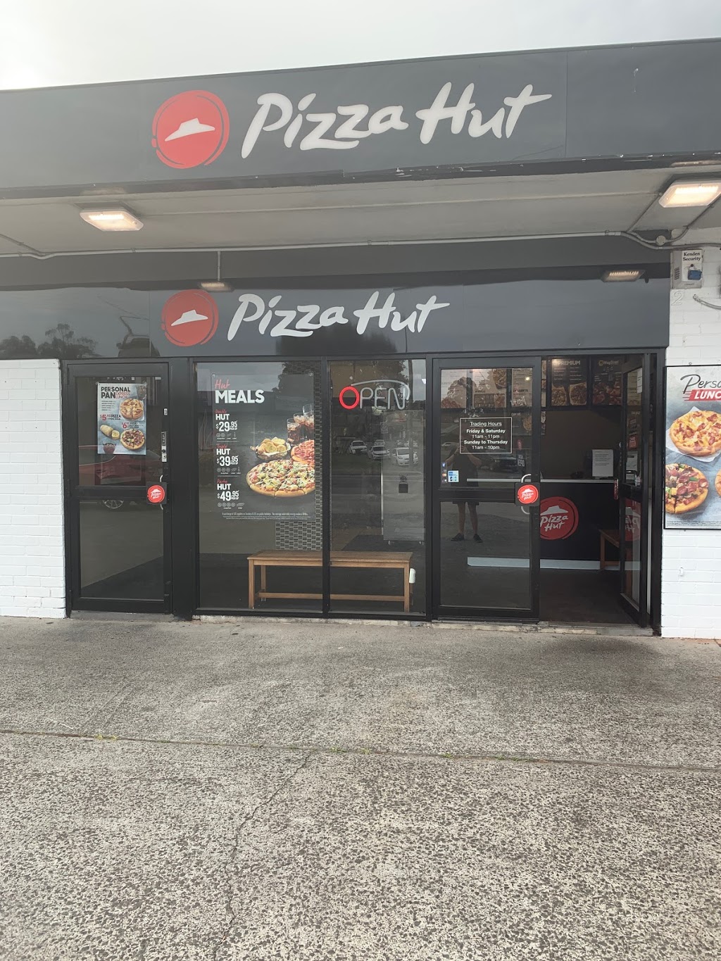 Pizza Hut Dapto | meal delivery | Shop 2/32 Princes Hwy, Dapto NSW 2530, Australia | 131166 OR +61 131166