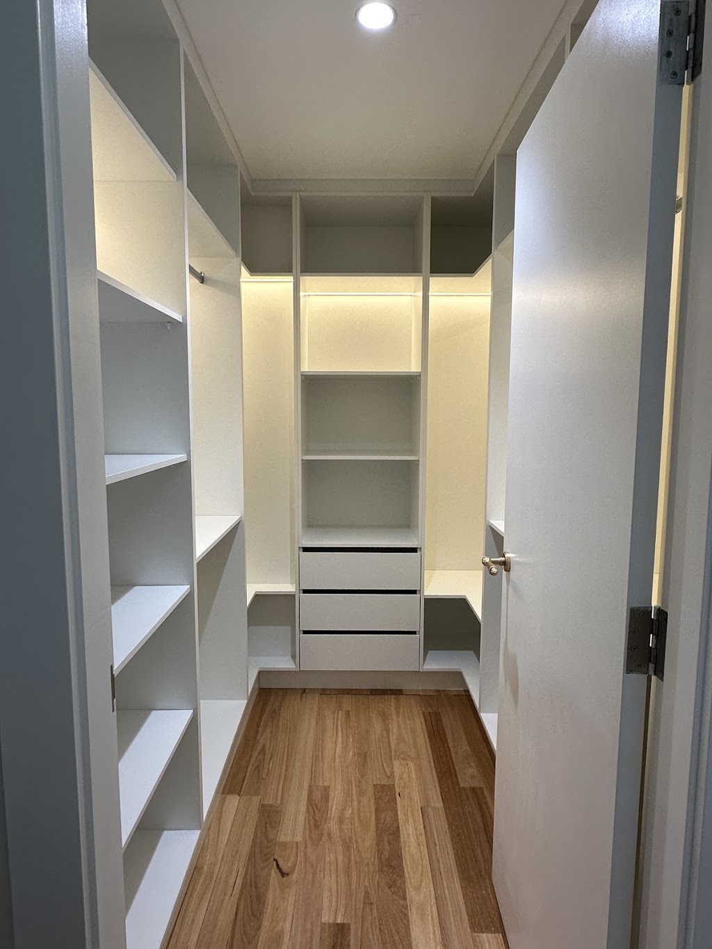 Young Group & Joinery | 1A/1 Bellfrog St, Greenacre NSW 2190, Australia | Phone: 0421 766 643