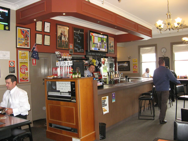 Railway Hotel Millthorpe | bar | 20 Elliott St, Millthorpe NSW 2798, Australia | 0263663157 OR +61 2 6366 3157