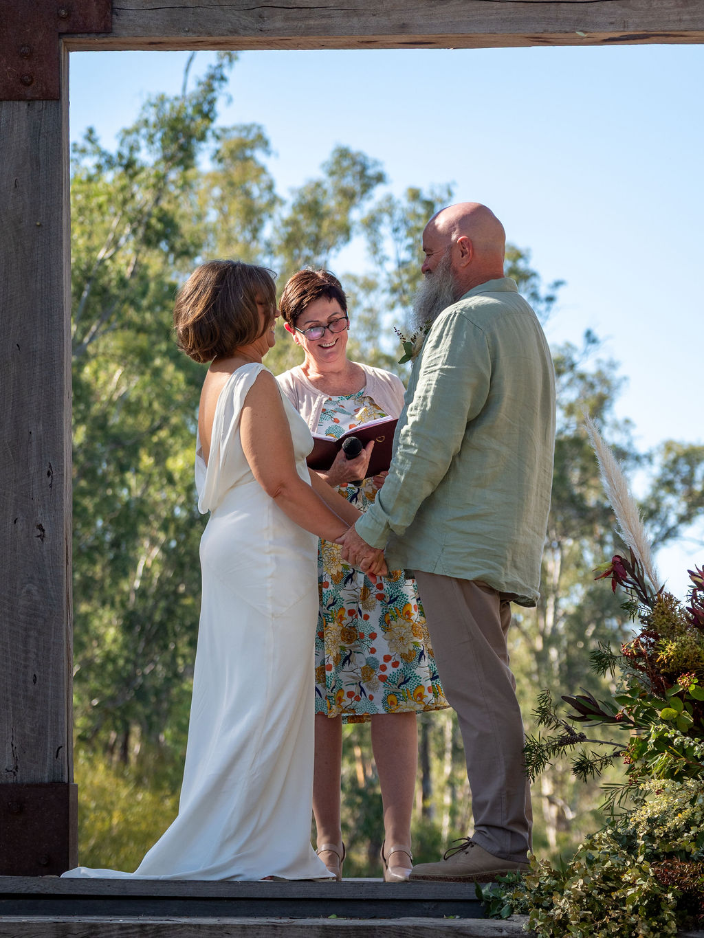 Leonie Duryea Celebrant | 576 Hague St, Lavington NSW 2641, Australia | Phone: 0429 201 445