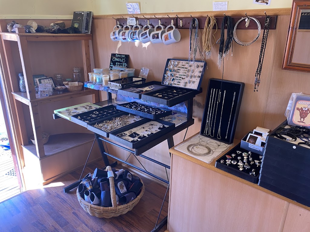 The Opal Bus Stop (Opal Miners & Cutters) | 7 Blue Bonnet Blvd, Yowah QLD 4490, Australia | Phone: 0428 465 541