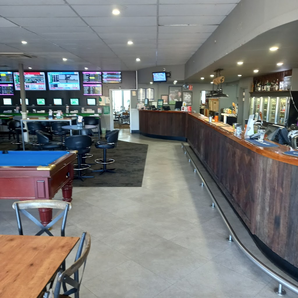 Roxby Downs Tavern | bar | 1 Richardson Pl, Roxby Downs SA 5725, Australia | 0886710071 OR +61 8 8671 0071