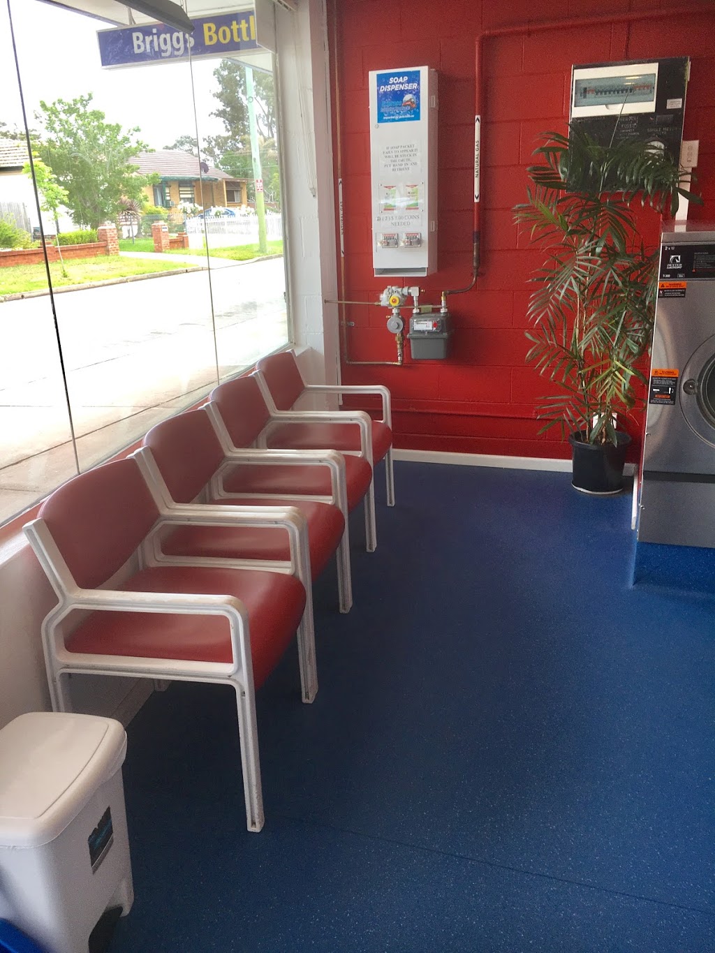 Colyton Red Express Laundromat | shop 9/30 Day St, Colyton NSW 2760, Australia | Phone: 0414 395 629