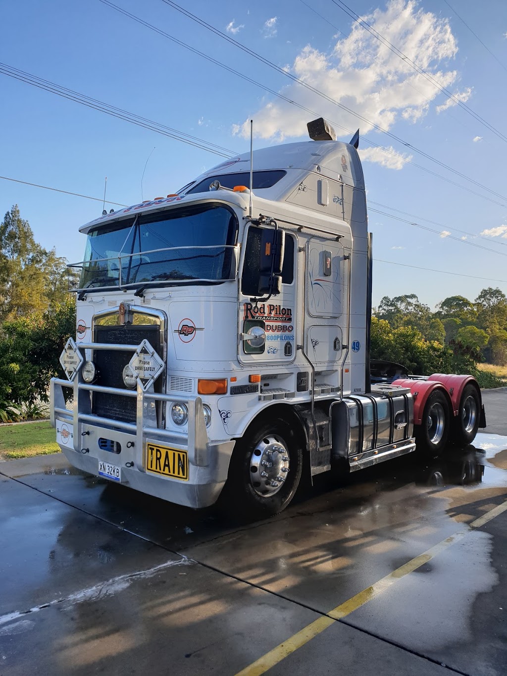 Rod Pilon Transport | 101 Stradbroke St, Heathwood QLD 4110, Australia | Phone: (02) 6882 0400