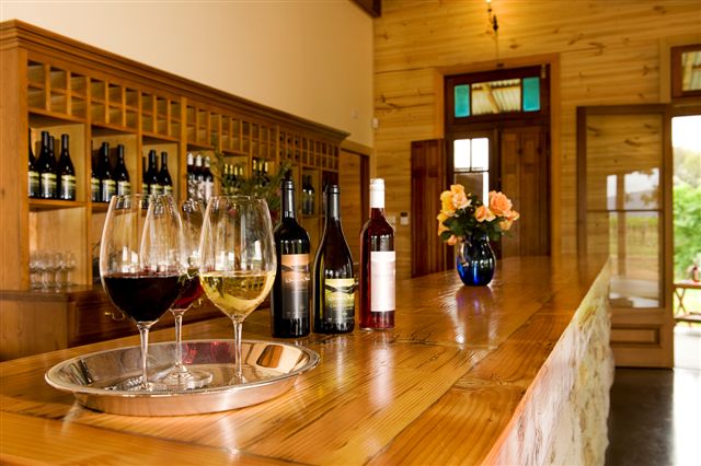 Whispering Brook Winery & Country House, Broke, Hunter Valley | store | Rodd St, Broke NSW 2330, Australia | 0298184126 OR +61 2 9818 4126