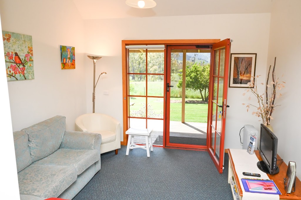 Jasmine Cottage | 7 Snake Gully Rd, Walwa VIC 3709, Australia | Phone: 0422 630 529