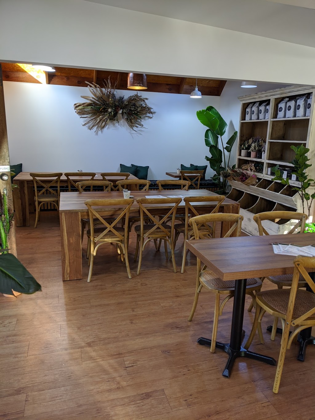 The Hunted Cafe | cafe | 555 Bonogin Rd, Bonogin QLD 4213, Australia | 0480297581 OR +61 480 297 581