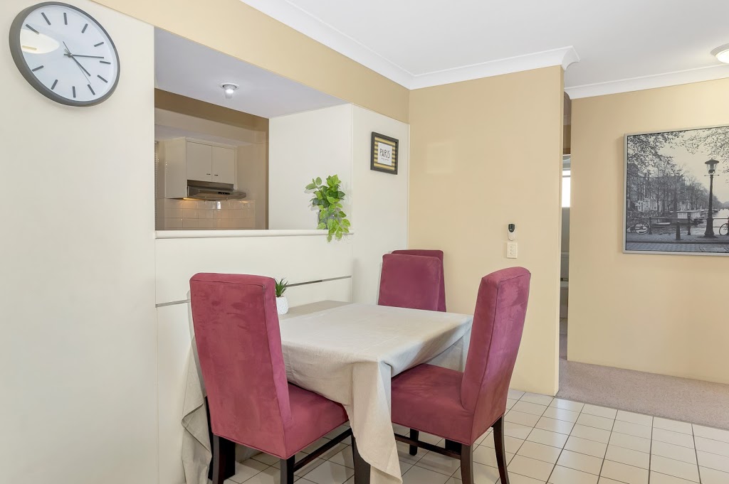 Superb + Convenient 2 Bedroom Courtyard Apartment | 11 Burlington St, Holland Park West QLD 4121, Australia | Phone: 0413 320 328