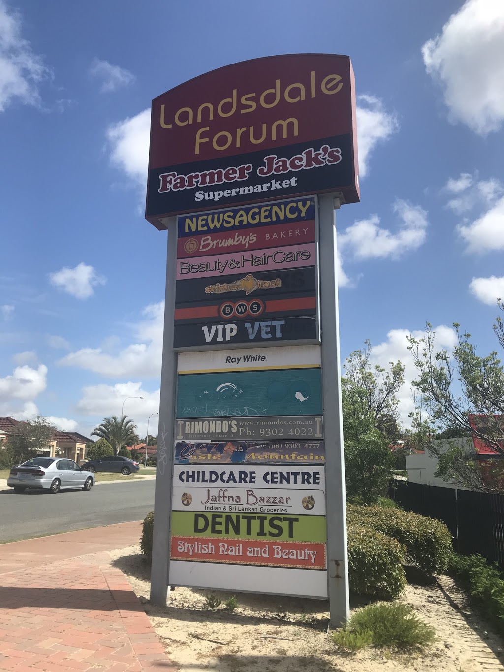 Landsdale Forum Shopping Centre | shopping mall | 131 The Broadview, Landsdale WA 6065, Australia