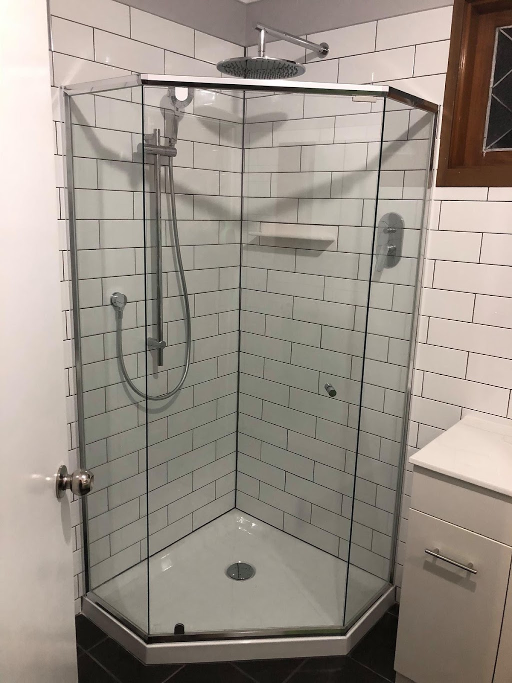Coopers glass & glazing | Hobart | 3061 Lyell Hwy, Rosegarland TAS 7140, Australia | Phone: 0407 509 873