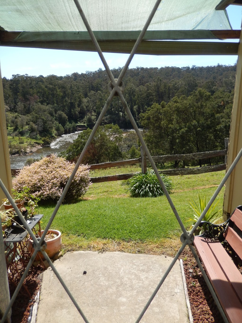 Snowy River Wildernest Bush Holiday Retreat | 91 Jonkers Road, Bete Bolong North VIC 3888, Australia | Phone: (03) 5154 1923