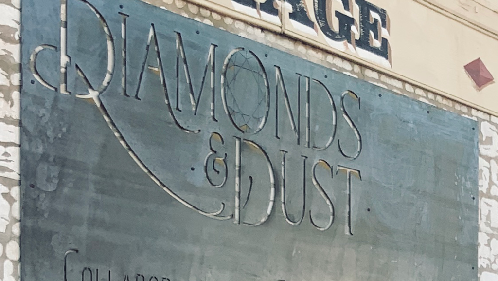 Diamonds and Dust Temora | store | 266 Hoskins St, Temora NSW 2666, Australia | 0269774122 OR +61 2 6977 4122