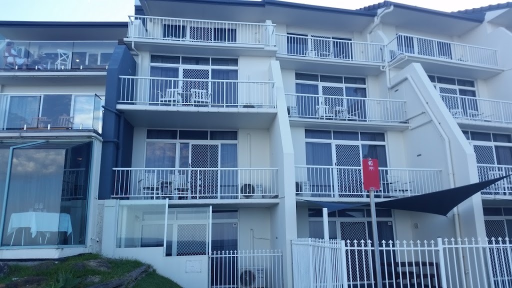 Ocean Front Motel at Blue Bay | 102 Ocean Parade, The Entrance NSW 2261, Australia | Phone: (02) 4332 5911