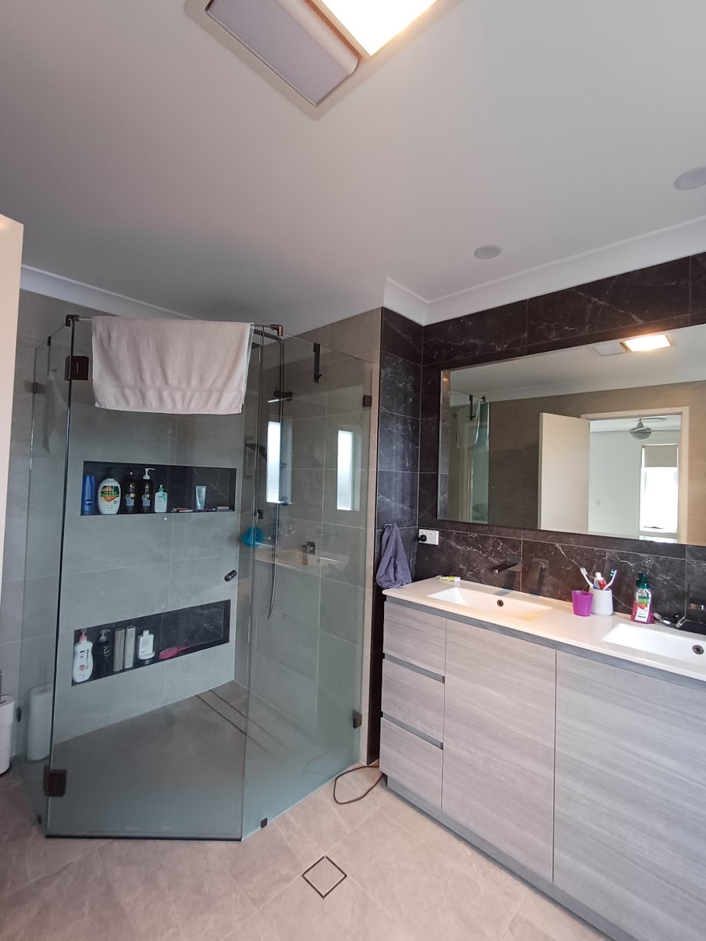 Dans Bathrooms & Tiling | 10 Capstone Terrace, Glenmore Park NSW 2745, Australia | Phone: 0480 231 559