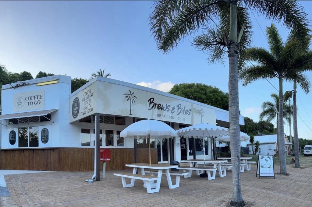 Brews & Bites Beachside Cafe | 64A Farnborough Rd, Meikleville Hill QLD 4703, Australia | Phone: (07) 4939 8687