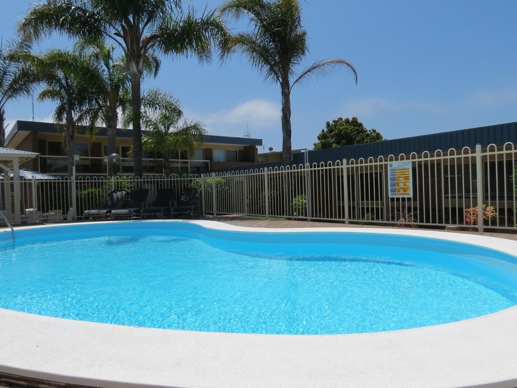 Chapman Court Holiday Units | lodging | 3 Chapman Ave, Merimbula NSW 2548, Australia | 0264951780 OR +61 2 6495 1780