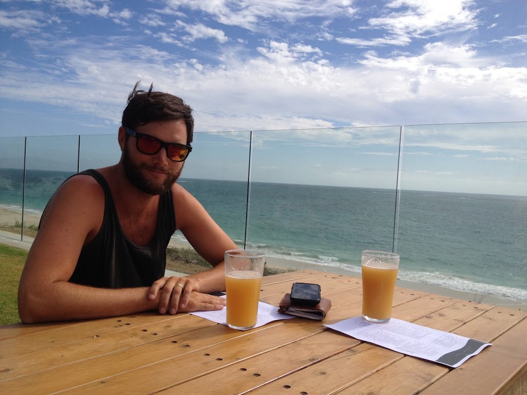 Amberton beach bar | 2 Idyllic View, Eglinton WA 6034, Australia | Phone: (08) 9540 3020