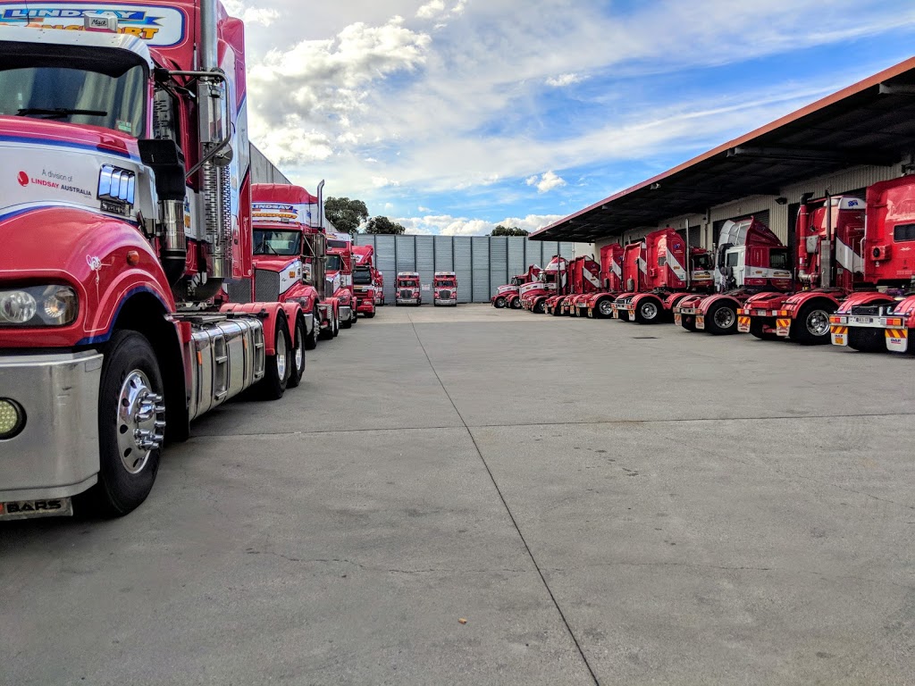 Lindsay Transport | moving company | 28-40 Vella Dr, Sunshine West VIC 3020, Australia | 0383797100 OR +61 3 8379 7100