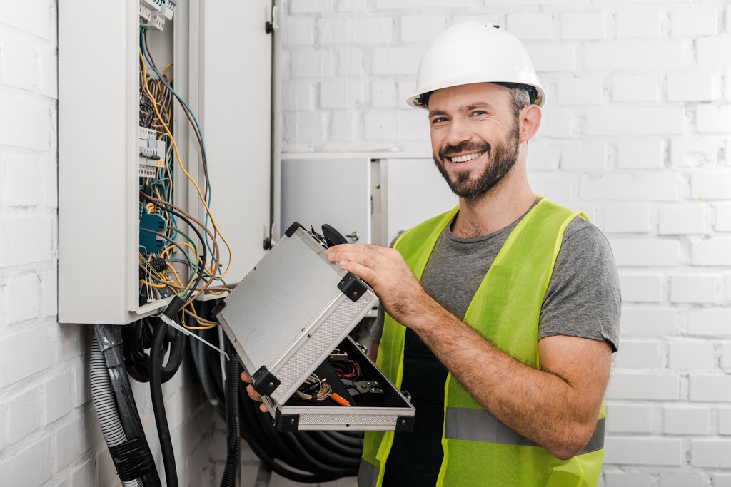 SH Electrician Green Valley | Bossley Park NSW 2176, Australia | Phone: 0488 823 383